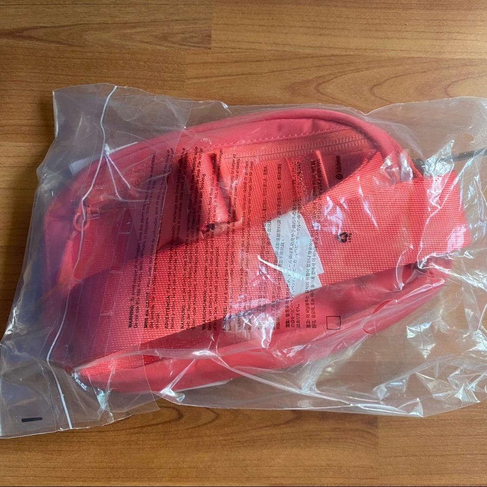 🎉SOLD!🎉 NWT Lululemon everywhere belt bag pale raspberry - Picture 3 of 3